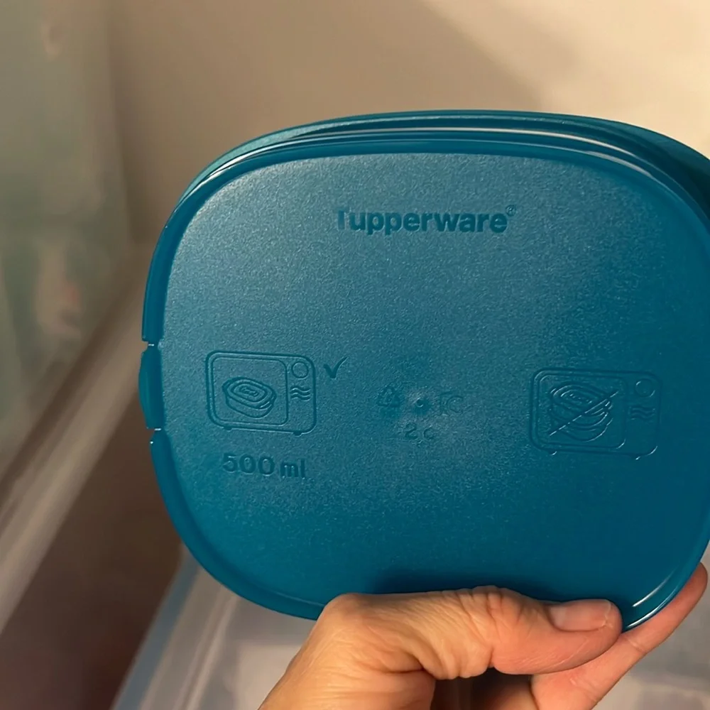NEW Tupperware rectangular 2 cup - Picture 3 of 6